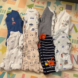 8 Sleepsuit / Footies in sz 9-12M